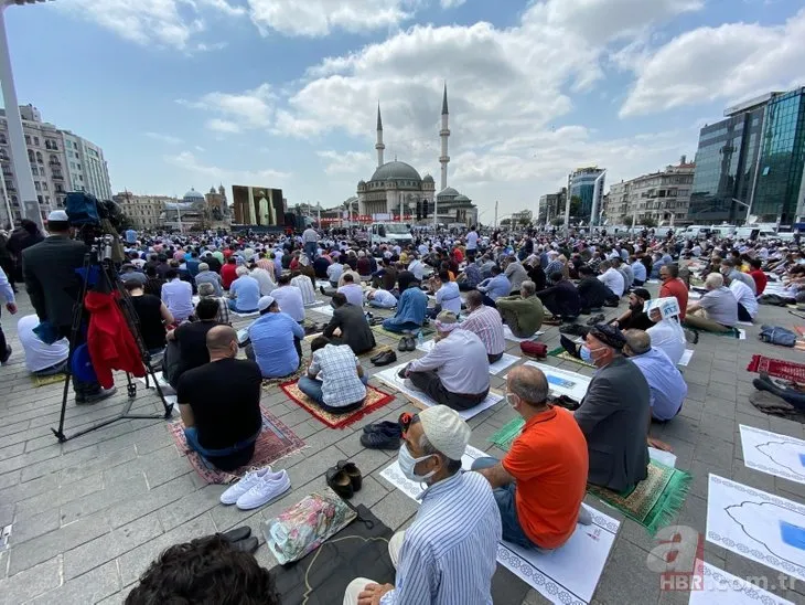 Vatandaşlar ilk namaz için Taksim Camii’nde!