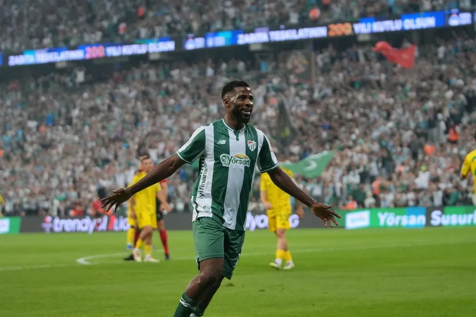 1789982671373.jpg Türkiye’de gol krallığına Nijerya damgası: Süper Lig’de Salah ve Orban, 1. Lig’de Iheanacho zirvede - 2