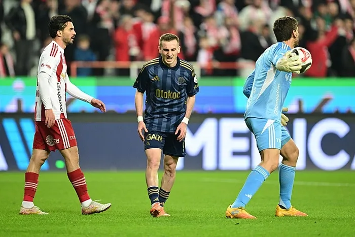 kanarya-deplasmanda-kan-kaybetti-fenerbahce-ve-antalyaspor-puanlari-paylasti-1772392318466.jpeg Kanarya deplasmanda kan kaybetti! Fenerbahçe ve Antalyaspor puanları paylaştı - 6