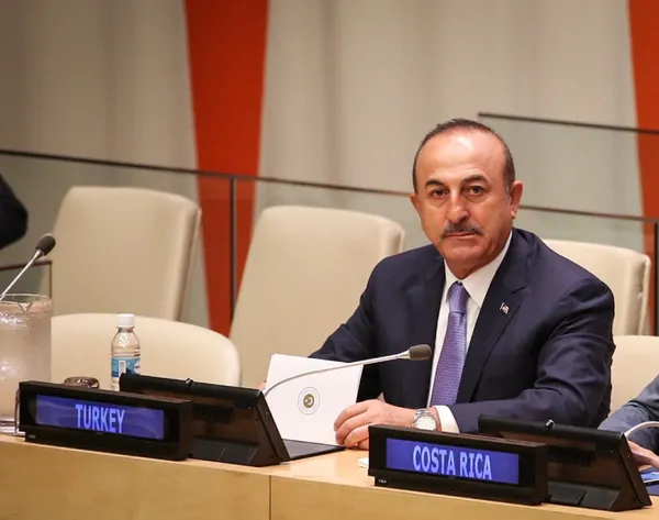 1680491923507.jpg Dışişleri Bakanı Mevlüt Çavuşoğlu New York'ta gazetecilere konuştu: PKK'ya helikopteri kim verdi? - 5