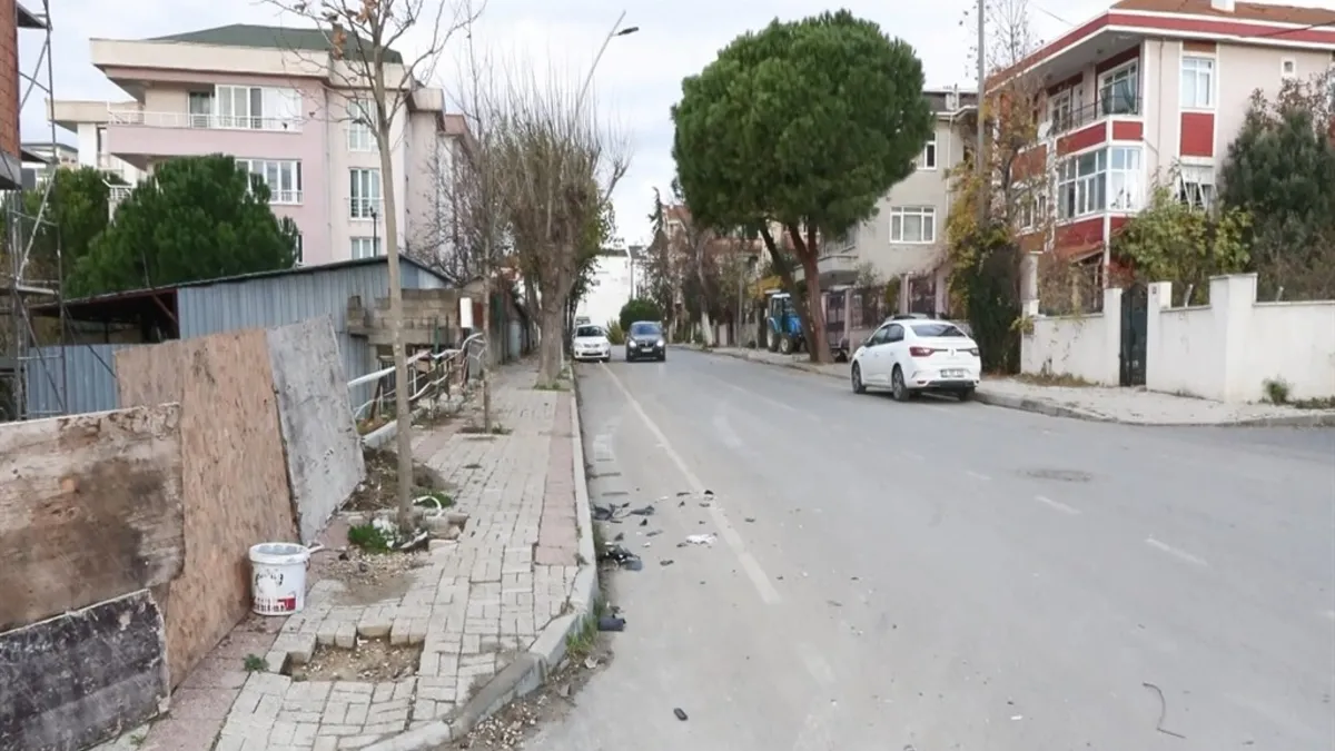 Büyükçekmece hafif ticari araç motosiklete çarptı: 2 ölü