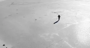 Bitlis’te sert kış! Göl ve göletler buz kesti