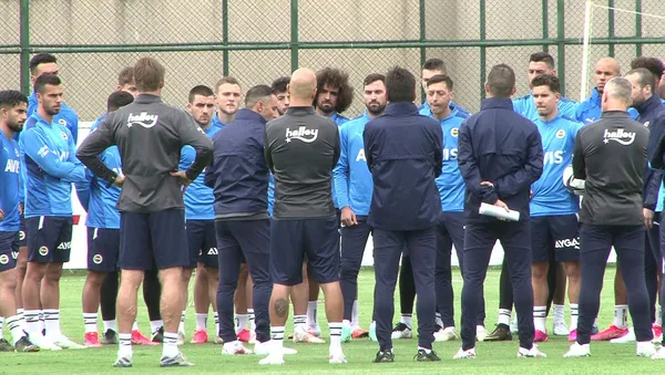 Fenerbahçe’de Vitor Pereira yeni sistemini belirliyor! İşte antremanda uzun süre yapılan o çalışma