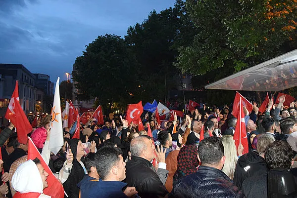 Türkiye’nin 81 ilinden Başkan Erdoğan’ın zaferinin sevinç görüntüleri! Başkan Erdoğan’ın konuşmaları…
