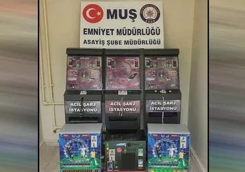 Muş’ta şarj istasyonu görüntüsü verilen kumar makineları ele geçirildi