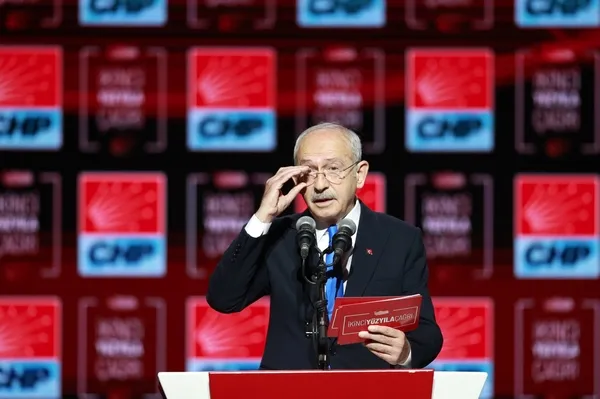 Kılıçdaroğlu fiyaskolara sahne olan konuşmasında adaylığını resmen ilan etti: Geliyorum ey dünya