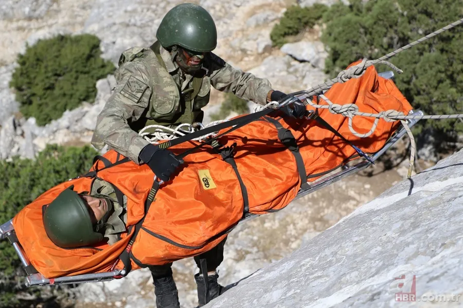Isparta Eğirdir Dağ Komando Okulu ve Eğitim Merkezi Komutanlığı'nda zorlu eğitim 8