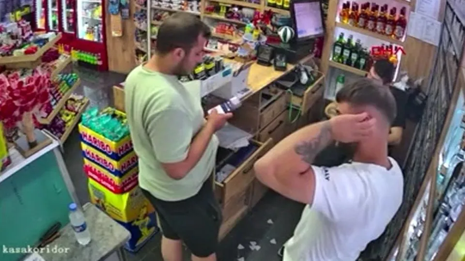 Esenyurt'ta tekel baskını! Öldürülen Yunus Emre Erzen'in babası yaşananları anlattı: Kan parası gibi bir mesele yok