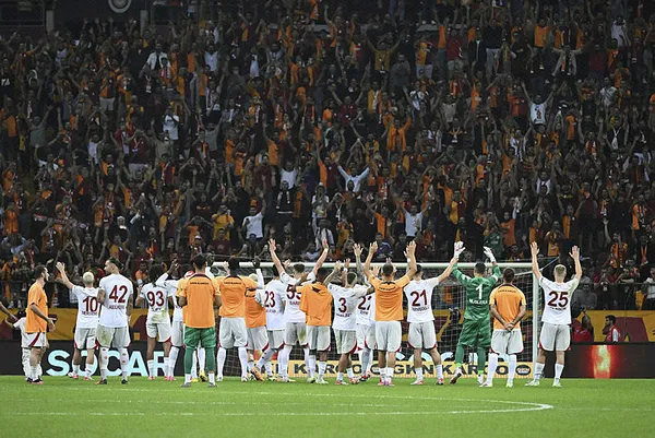 galatasaraydan-samsunspora-farkli-tarife-4-2-6-gollu-muhtesem-duello-1694894965946.jpg Galatasaray'dan Samsunspor'a farklı tarife: 4-2! 6 gollü muhteşem düello - 5