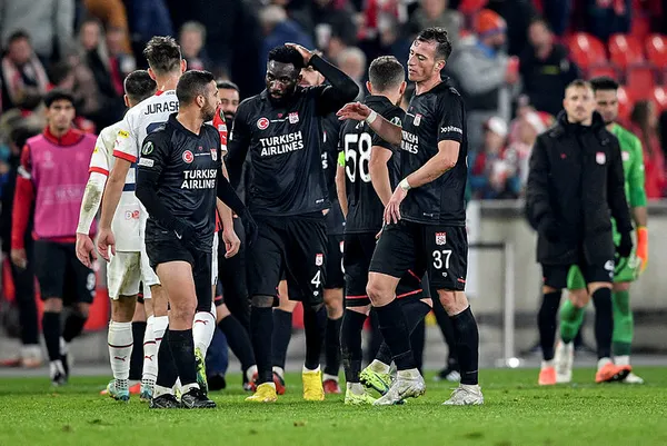 fenerbahce-trabzonspor-basaksehir-ve-sivasspor-avrupada-ne-kadar-kazandi-en-fazla-gelir-hangi-takimda-1667552030426.jpg Fenerbahçe, Trabzonspor, Başakşehir ve Sivasspor Avrupa'da ne kadar kazandı? En fazla gelir hangi takımda? - 5