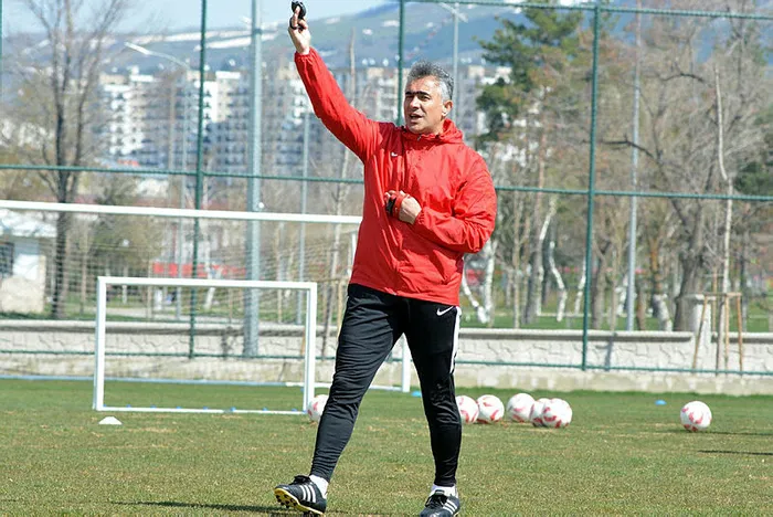Son dakika: Samsunspor'un yeni teknik direktörü Mehmet Altıparmak oldu - 1