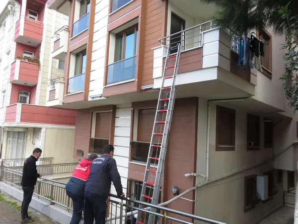 1607514199242.jpg 2 yaşındaki çocuk annesini balkona kilitledi! İtfaiye ekipleri yardımına koştu - 2