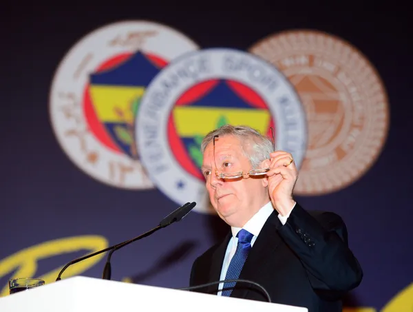 Aziz Yıldırım’dan Ali Koç’a Süper Kupa tepkisi: Süper Kupa finaline U19 ile çıkmak korkaklık ve armamıza yapılmış bir hakarettir