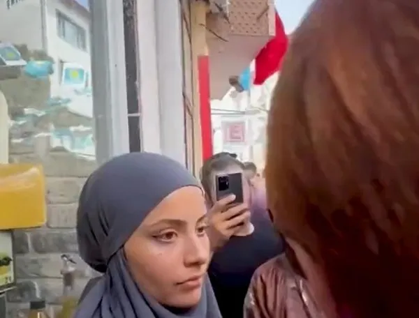 meral-aksener-kendisine-soru-soran-genclere-parmak-salladi-1659715386105.jpeg Başkan Erdoğan'dan Meral Akşener'e "uyuşturucu" yanıtı: İktidarımızda ne sulu ne kuru uyuşturucuya yer yok - 6