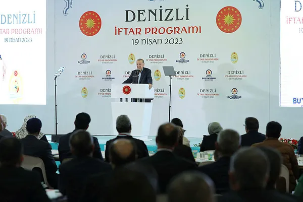 Başkan Erdoğan’dan Denizli’deki iftar programında önemli açıklamalar: Naylon adayı umut diye yutturmaya çalışıyorlar!