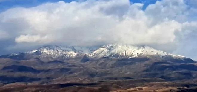 Bitlis’te Süphan Dağı’na kar yağdı! Muhteşem görüntüler