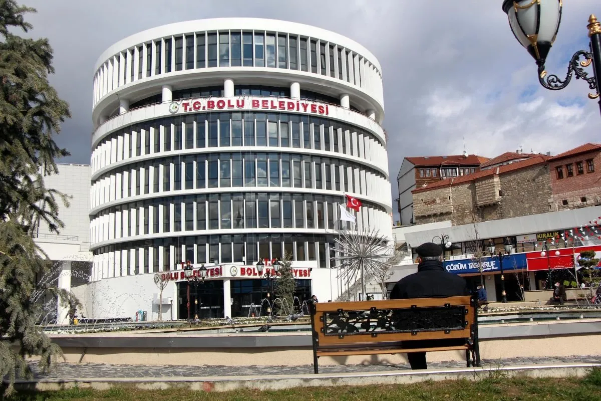 uzay chp nin ise heykel dev