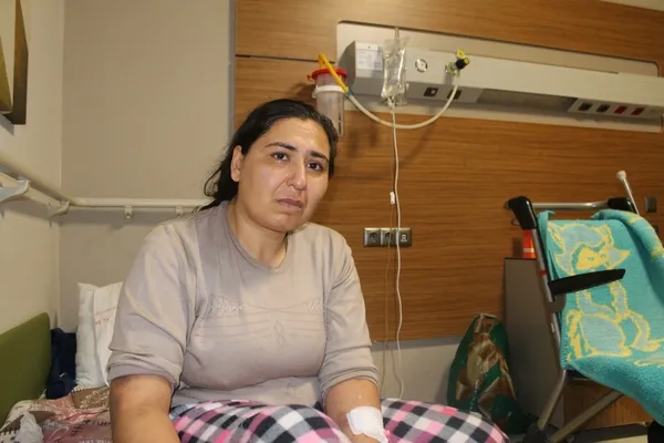 1676095468016.jpg Enkazda ayrılan eller hastanede buluştu! 2 annenin evlatları için verdiği mücadele herkesi ağlattı - 4