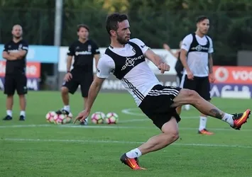 Şenol Güneş, Gökhan Gönül'e formayı veriyor!