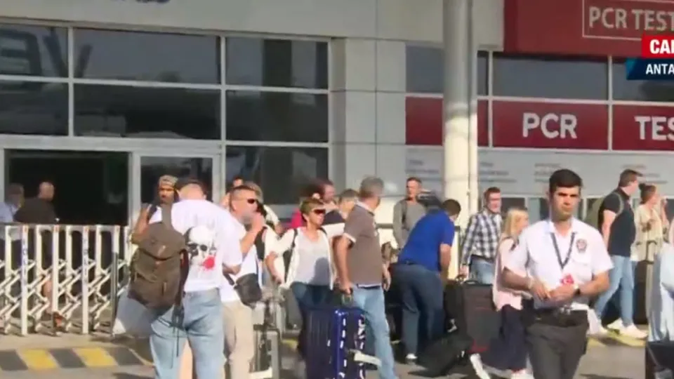 Putin’in seferberlik ilanı Rusya’da paniğe neden oldu! Antalya’da Rus yolcu yoğunluğu