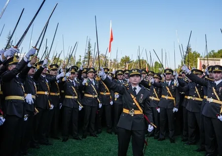 Kara Harp Okulu'ndaki yemin töreni tartışması büyüyor: İsmail Dümbüllü'nün askerleriyiz