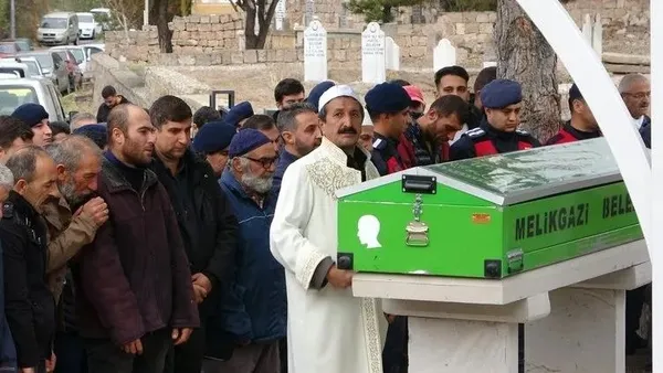 1700210775204.jpeg Katil komşu çıktı! Kafasını keserle ezerek öldürdü - 4