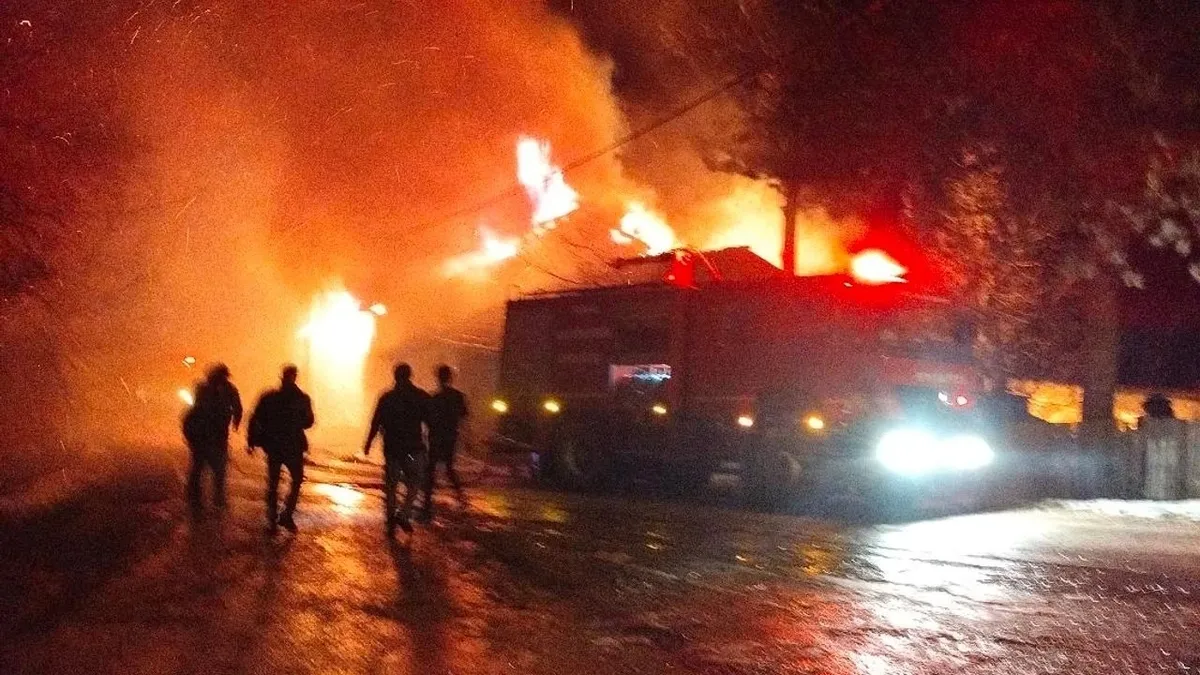 Bolu'da iki katlı ev alevlere teslim oldu