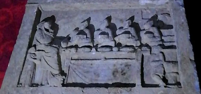 Balıkesir’de 2 bin yıllık Roma mezar taşı ele geçirildi