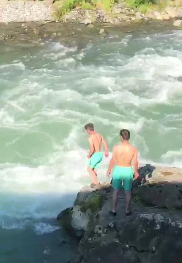 rizede-serinlemek-icin-dereye-giren-21-yasindaki-genc-hayatini-kaybetti-son-goruntuleri-cikti-1655305093367.jpg