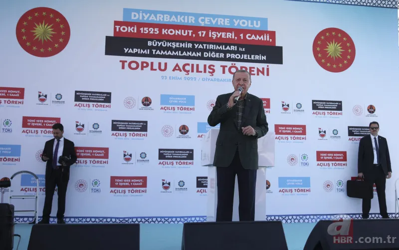 Başkan Recep Tayyip Erdoğan Diyarbakır'da! Diyarbakır'dan 6'lı masaya pankartlı gönderme 18