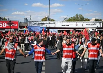 Ankara'da on binler Gazze için sokaklarda