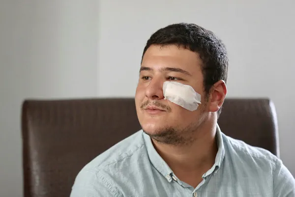 1624477951655.jpg İletişim Başkanı Fahrettin Altun'dan İYİ Partili Lütfü Türkkan'ın çalışanları tarafından darp edilen gazeteci Mustafa Uslu'ya geçmiş olsun telefonu - 1