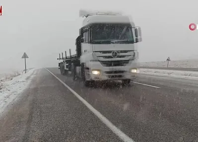 Sivas’ta kar ulaşımı aksattı