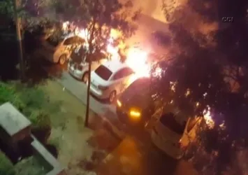 Kağıthane'de 17 araç kundaklandı