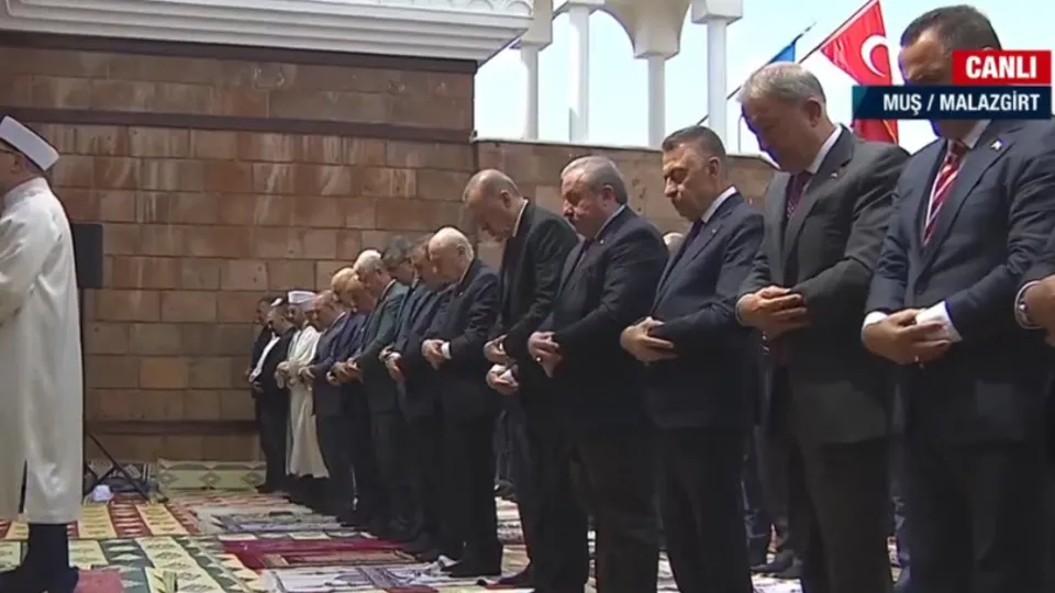 Malazgirt’te cuma namazı