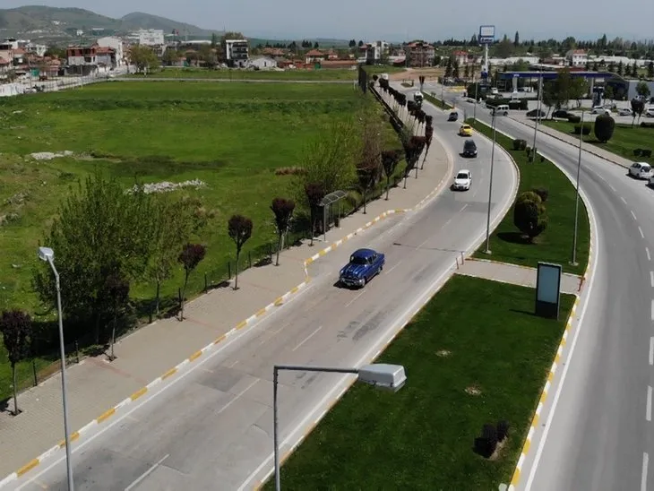 1956 model Pontiac marka arabaya gözü gibi bakıyor! Ustasından kalan yadigar otomobile herkes hayran