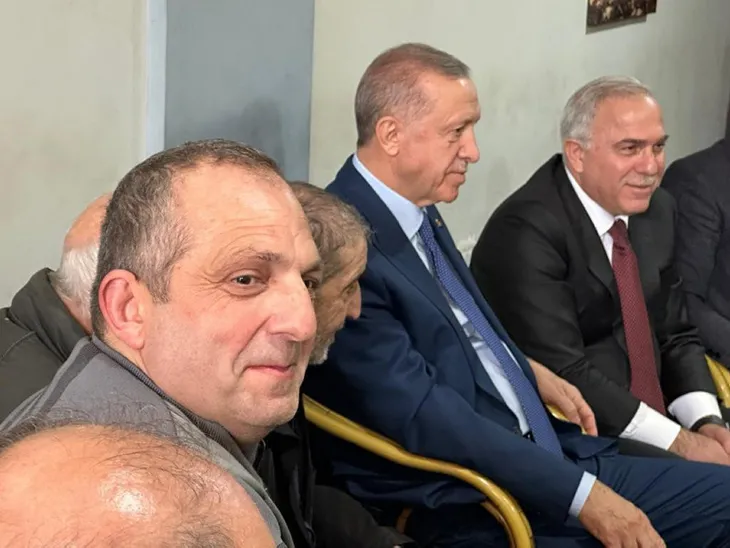 Başkan Erdoğan'dan Fatih'te esnaf ziyareti! Çay içip sohbet ettiler