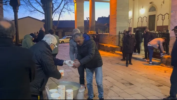 Yılın ilk sabah namazında binlerce vatandaş Ulucami'ye akın etti - 1