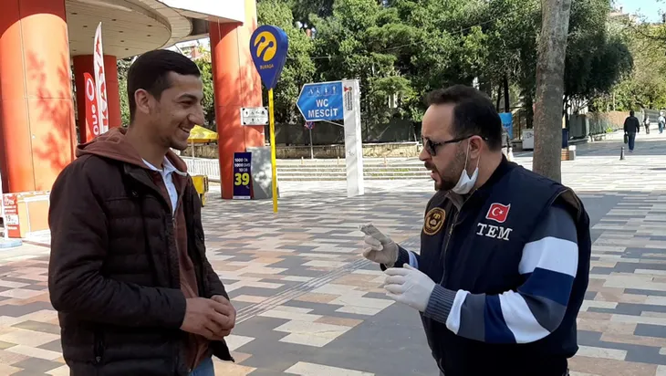 kahramanmarasta-sosyal-mesafe-denetimi-bir-gunle-392-lira-cezadan-kurtuldu-1586345444813.jpg Kahramanmaraş'ta 'sosyal mesafe' denetimi! Bir günle 392 lira cezadan kurtuldu - 1