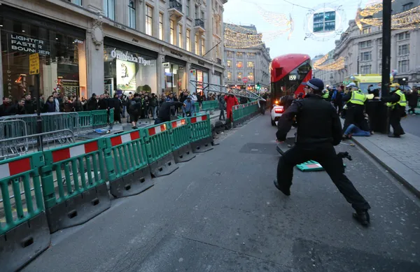 Demokrasi nerede Macron? O kararlar sonrasında sular durulmuyor