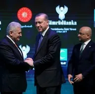 Başbakan Yıldırım, ödülünü Cumhurbaşkanı Erdoğan’ın elinden aldı