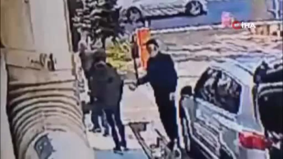 Kadını tek yumrukla yere serdi