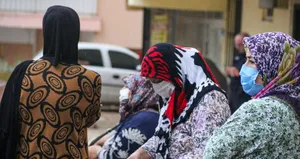 Esrarengiz ölüm! Herkes maskeyle sokağa döküldü