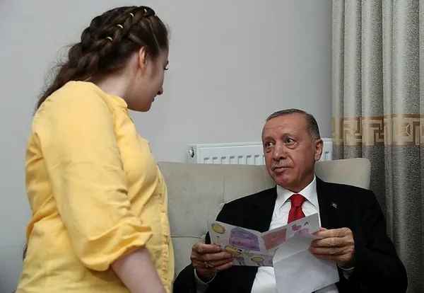 Başkan Erdoğan'a şiir yazan Ecemsu'nun ailesinden flaş açıklama! İşte yıllar önce çekilen fotoğrafın anısı - 5