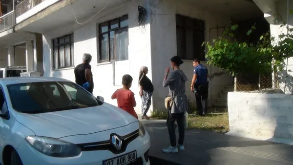 bir-elinde-alkol-obur-elinde-silah-antalyada-silahli-saldirgan-dehset-sacti-1653383716998.jpg Bir elinde alkol öbür elinde silah! Antalya’da maganda dehşeti - 3