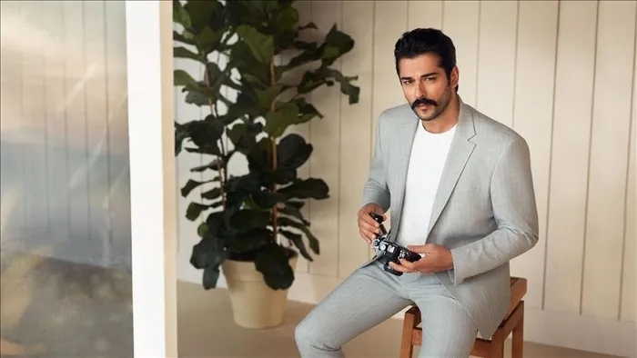 Burak Özçivit’in yeni projesi belli oldu! Partneri ise dikkat çekti