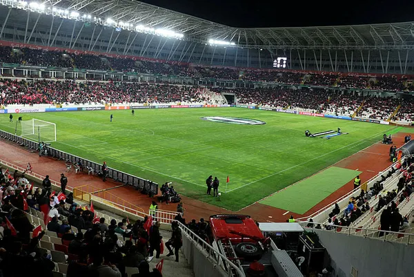 Sivasspor Avrupa’ya veda etti | Sivasspor: 1 - Fiorentina: 4 Maç sonucu | Maçın son dakikalarında olay çıktı