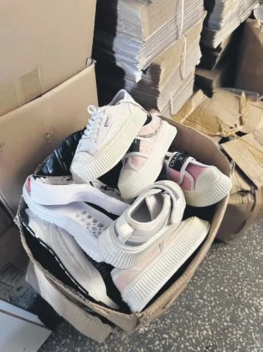 Taklit ayakkabı sağlığı tehdit ediyor! Dakikada 380 adet üretiliyor