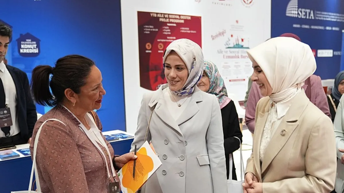 NUN Eğitim ve Kültür Vakfı Yönetim Kurulu Başkanı Esra Albayrak'tan Dijital bağımlılık mesajı: Aileler aynı evin içinde farklı dijital evrenlerde yaşıyor