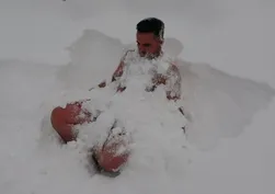 Van'da eksi 8 derecede kar banyosu yaptı
